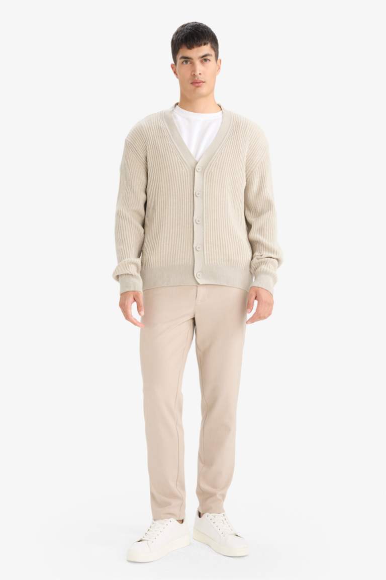 Standart Fit V Yaka Düğmeli Triko Hırka