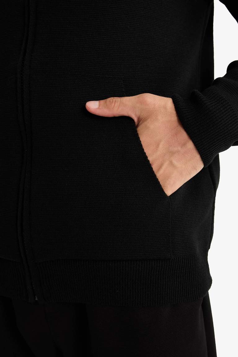 جاكيت تريكو قصة مريحة بغطاء للرأس