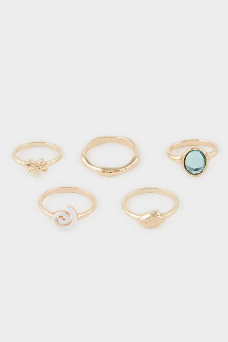 Woman 5 Piece Gold Rings