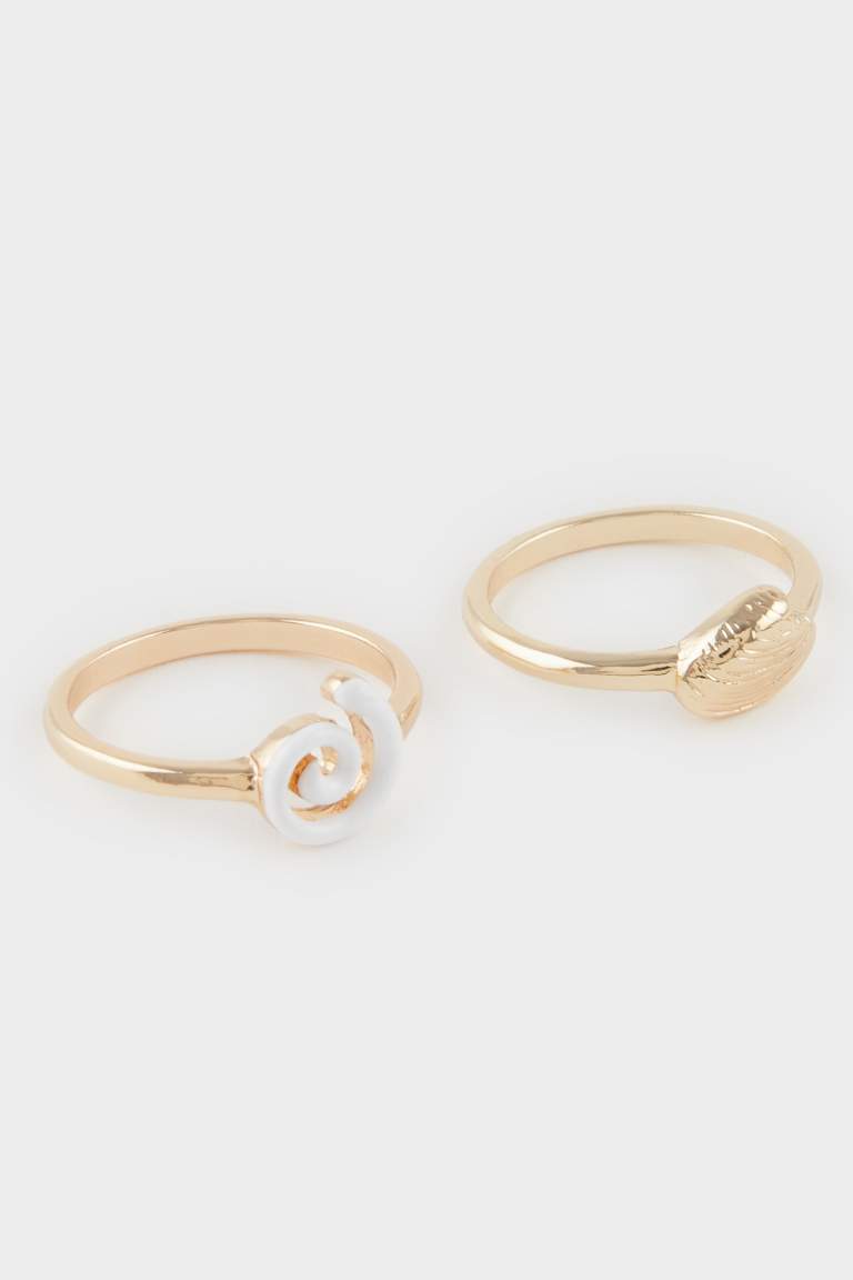 Woman 5 Piece Gold Rings