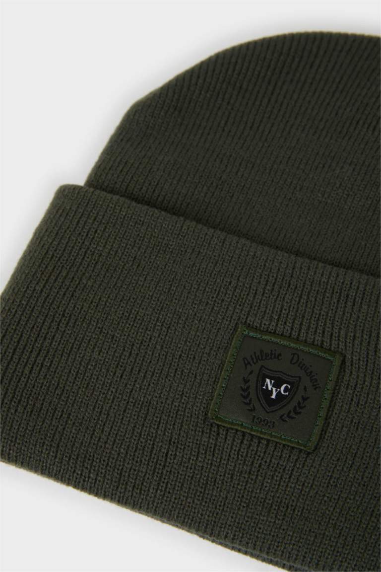 Man Woven Labeled Knit Beanie