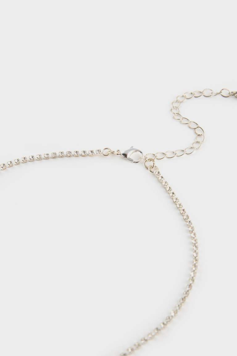 Женское колье с камнем