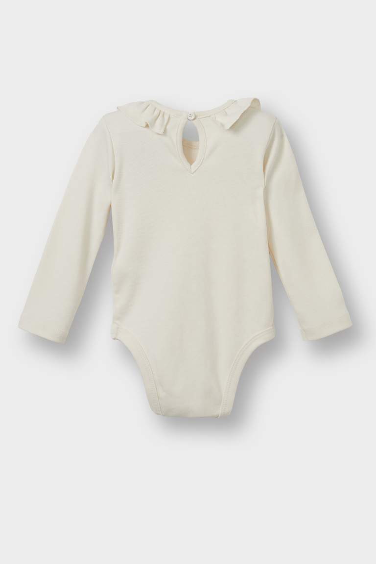 طقم من قطعتين