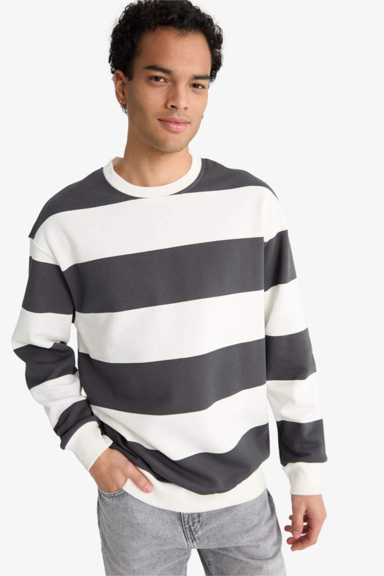 Sweatshirt boxy rayé à col rond
