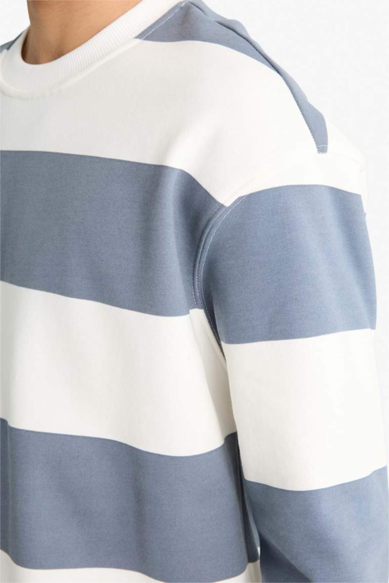 سويت شيرت مخطط أوفر سايز بياقة مستديرة