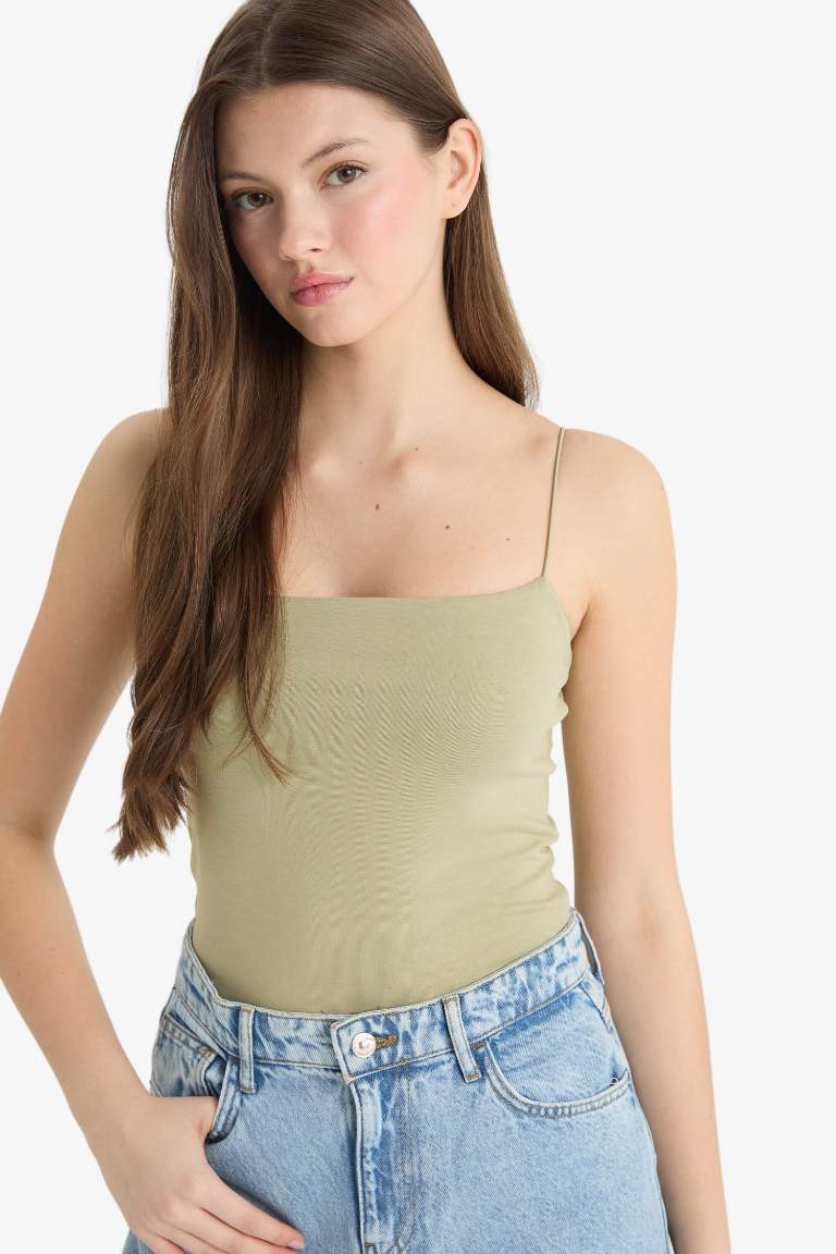 Fitted Kare Yaka Basic Düz Askılı Atlet