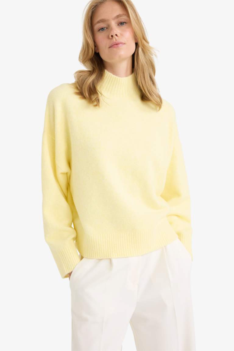 Трикотажный свитер с полуводолазкой Relax Fit