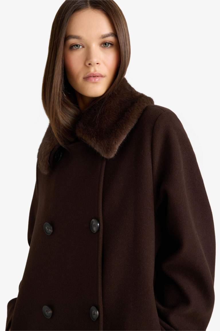 Afra x DeFacto Çıkarılabilir Suni Kürk Yaka Regular Fit Düğmeli Cepli Uzun Kaşe Kaban