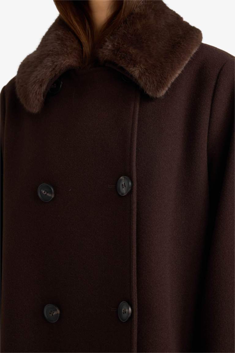 Afra x DeFacto Çıkarılabilir Suni Kürk Yaka Regular Fit Düğmeli Cepli Uzun Kaşe Kaban