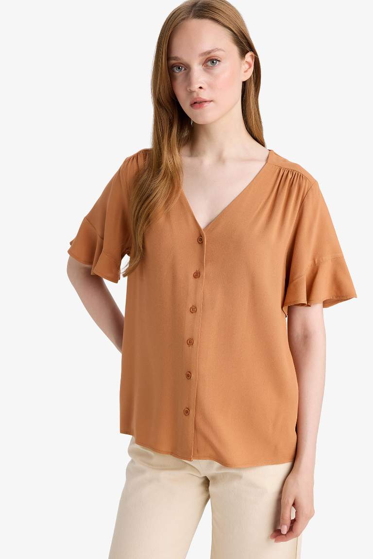 Regular Fit V Yaka Kısa Kollu Gömlek