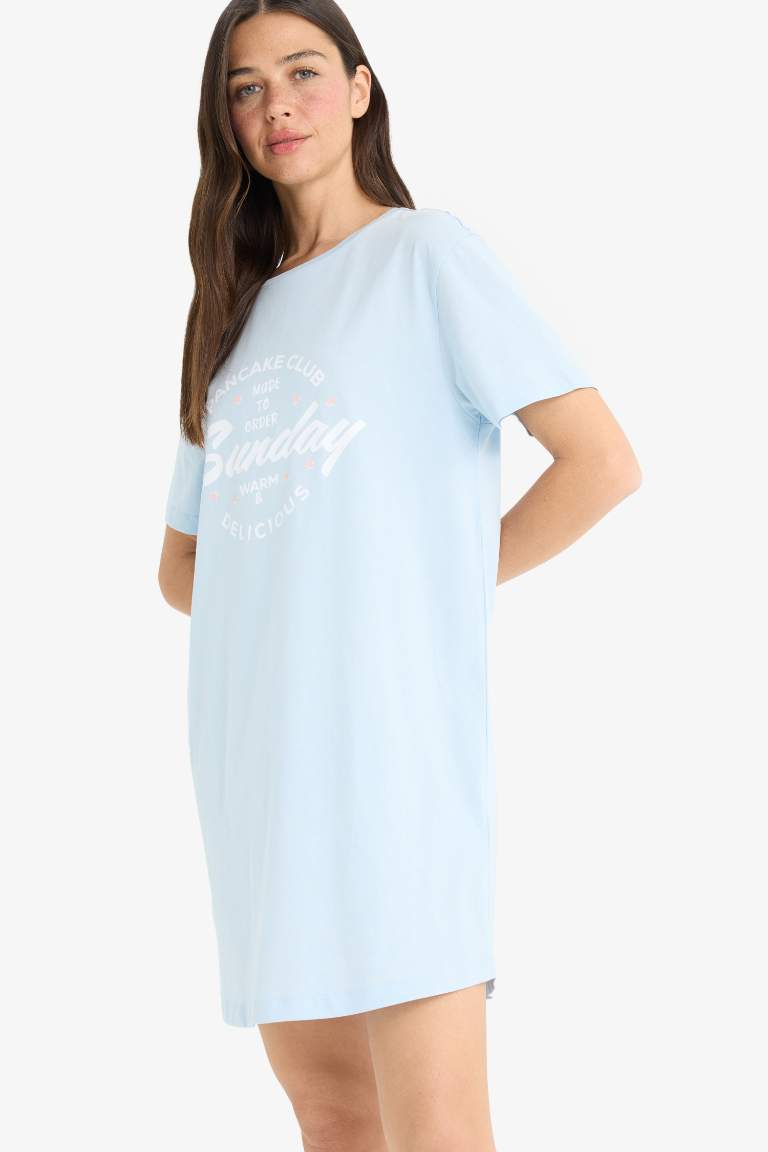 Regular Fit Bisiklet Yaka Sırt Baskılı Kısa Kollu Gecelik-Fall in Lov
