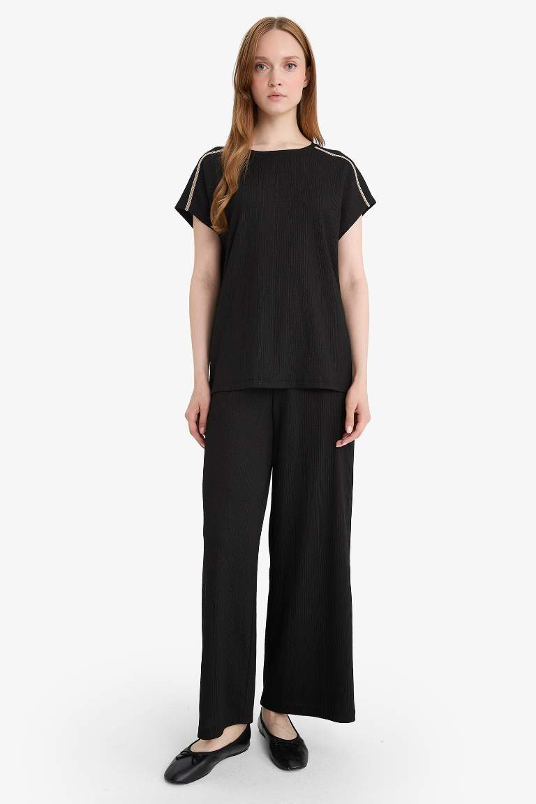 Pantalon droit en tissu froissé à taille élastique