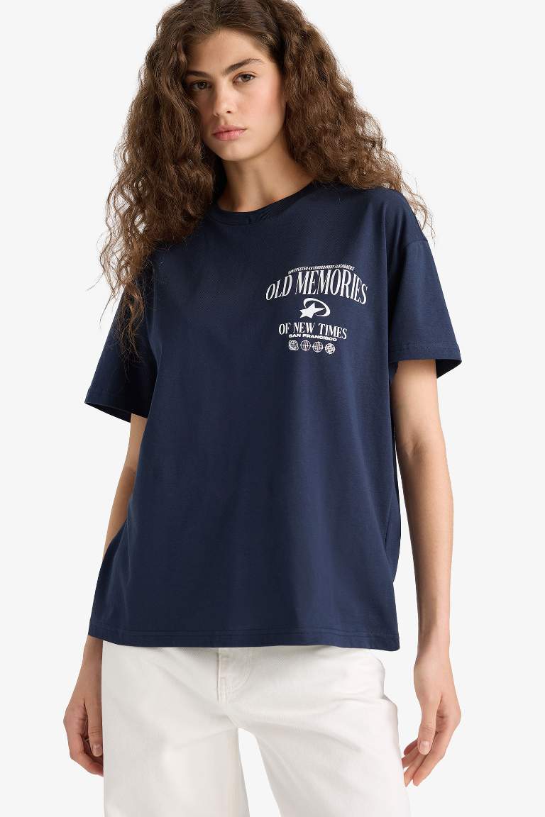 Oversize широкая футболка с круглым вырезом и принтом на спине