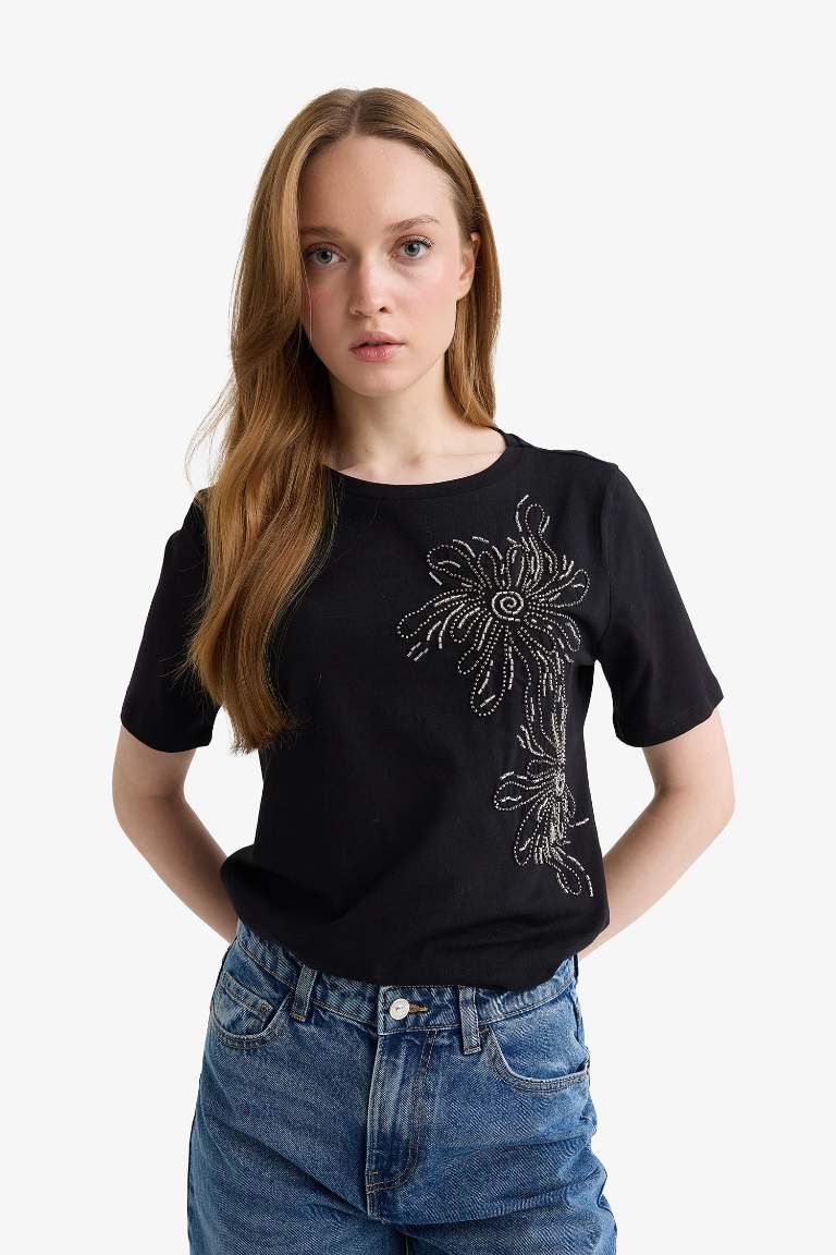 Regular Fit Bisiklet Yaka Nakışlı Penye Kısa Kollu Tişört