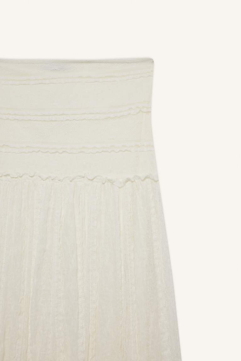 A Cut Lace Knitted Skirt