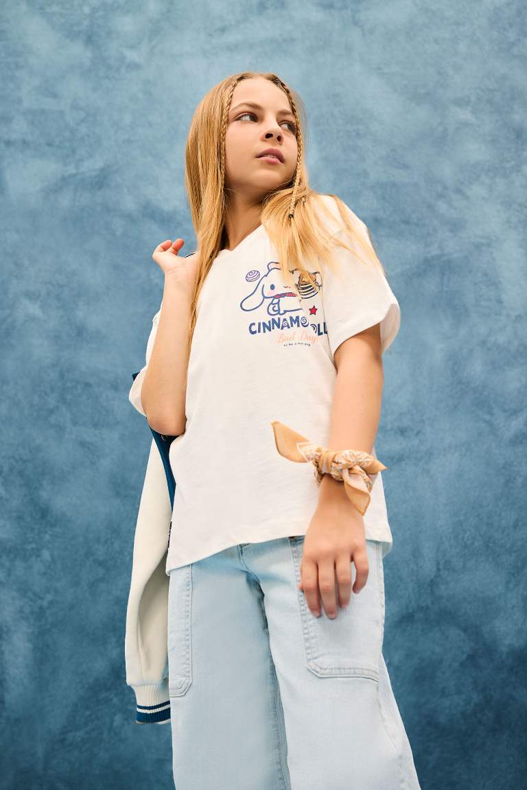 تيشيرت نص كم بناتي اوفر سايز بياقة V بطبعة من الخلف