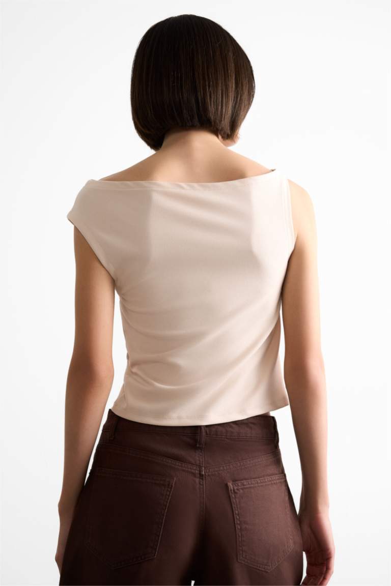 Kayık Yaka Crop Basic Düz Kolsuz Bluz