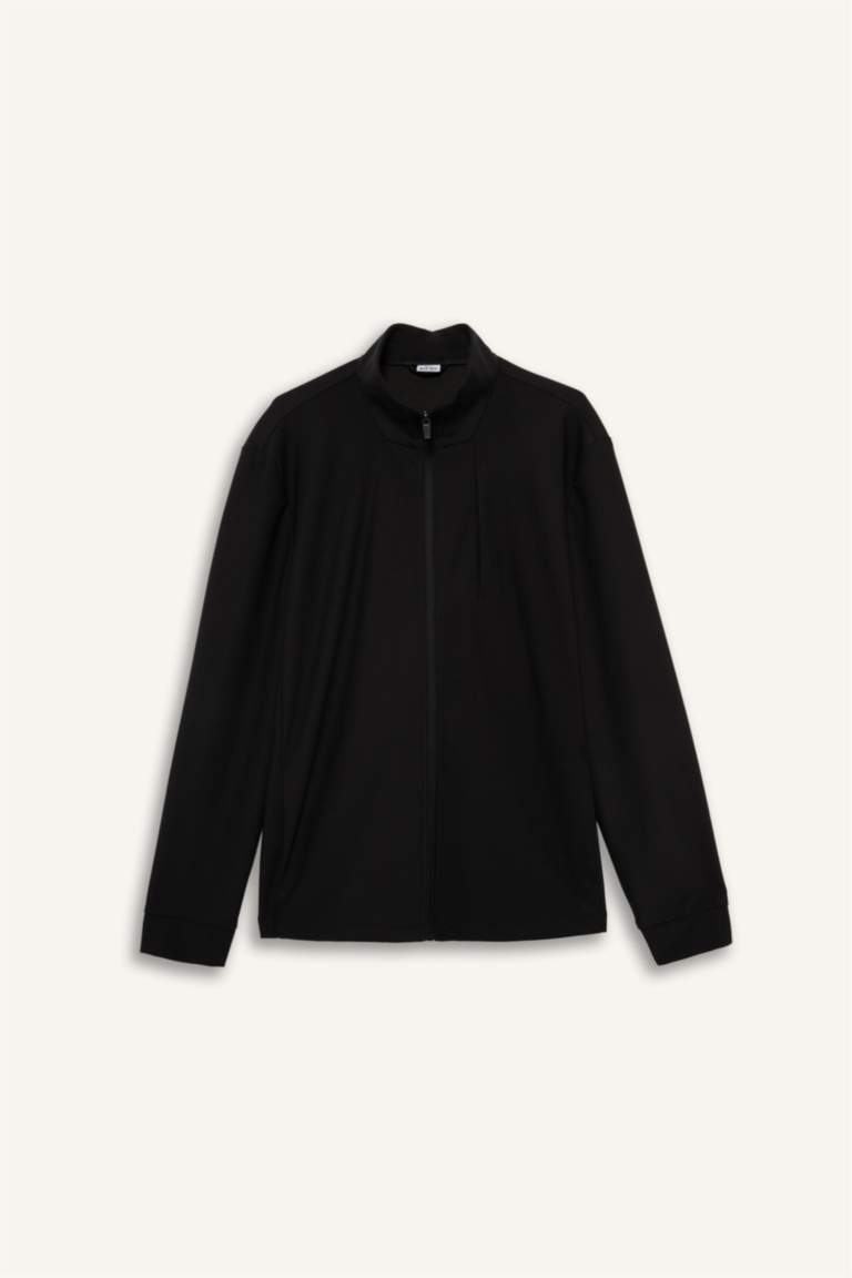 سترة قصة عادية بياقة عالية بجيب فليتو