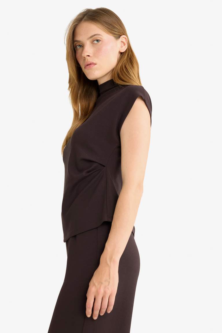Slim Fit Dar Kesim Yarım Balıkçı Yaka Pike Kolsuz Bluz