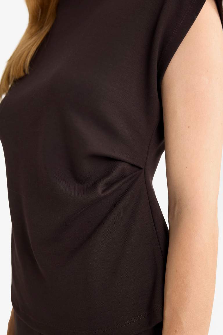 Slim Fit Dar Kesim Yarım Balıkçı Yaka Pike Kolsuz Bluz