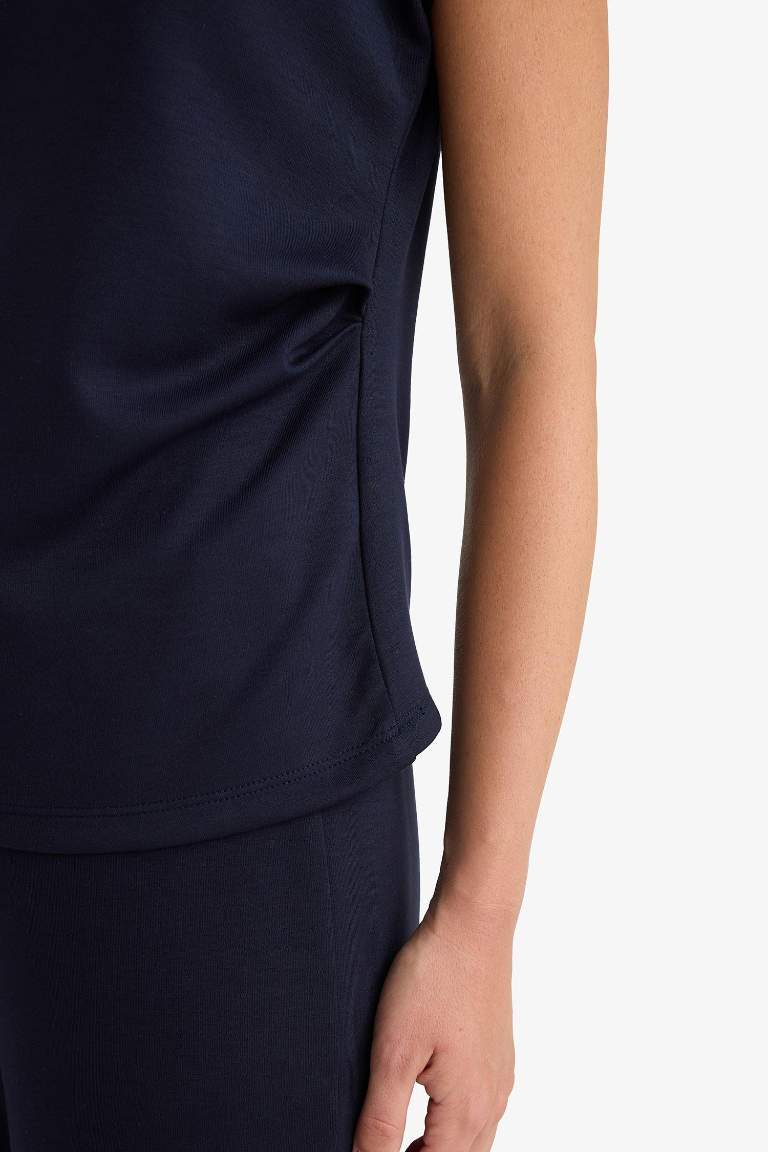 Slim Fit Dar Kesim Yarım Balıkçı Yaka Pike Kolsuz Bluz