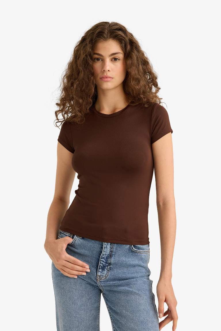 Slim Fit Dar Kesim Bisiklet Yaka Basic Düz Siyah Kısa Kollu Tişört