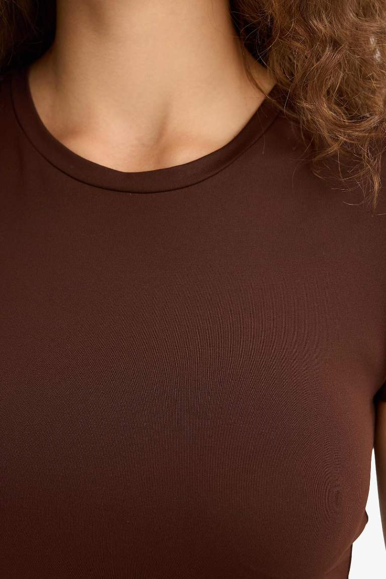 Slim Fit Dar Kesim Bisiklet Yaka Basic Düz Siyah Kısa Kollu Tişört