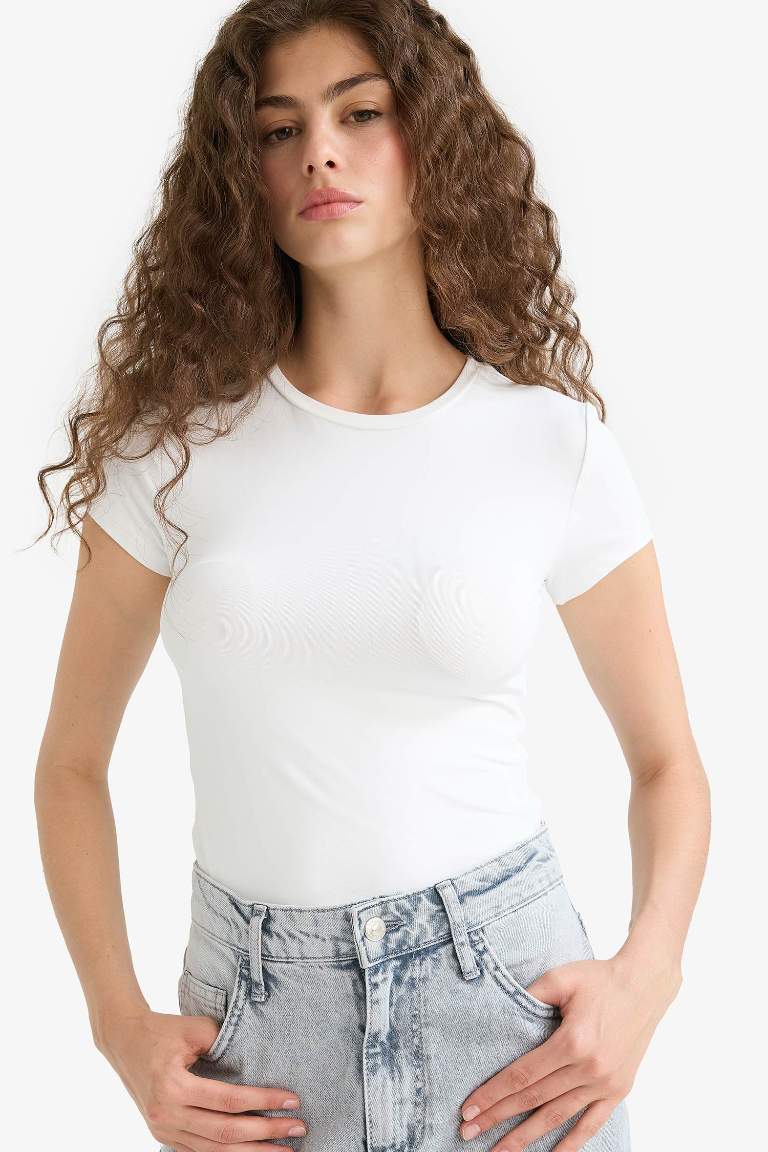 Slim Fit Dar Kesim Bisiklet Yaka Basic Düz Beyaz Kısa Kollu Tişört