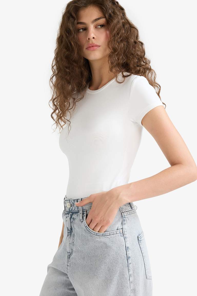 Slim Fit Dar Kesim Bisiklet Yaka Basic Düz Beyaz Kısa Kollu Tişört