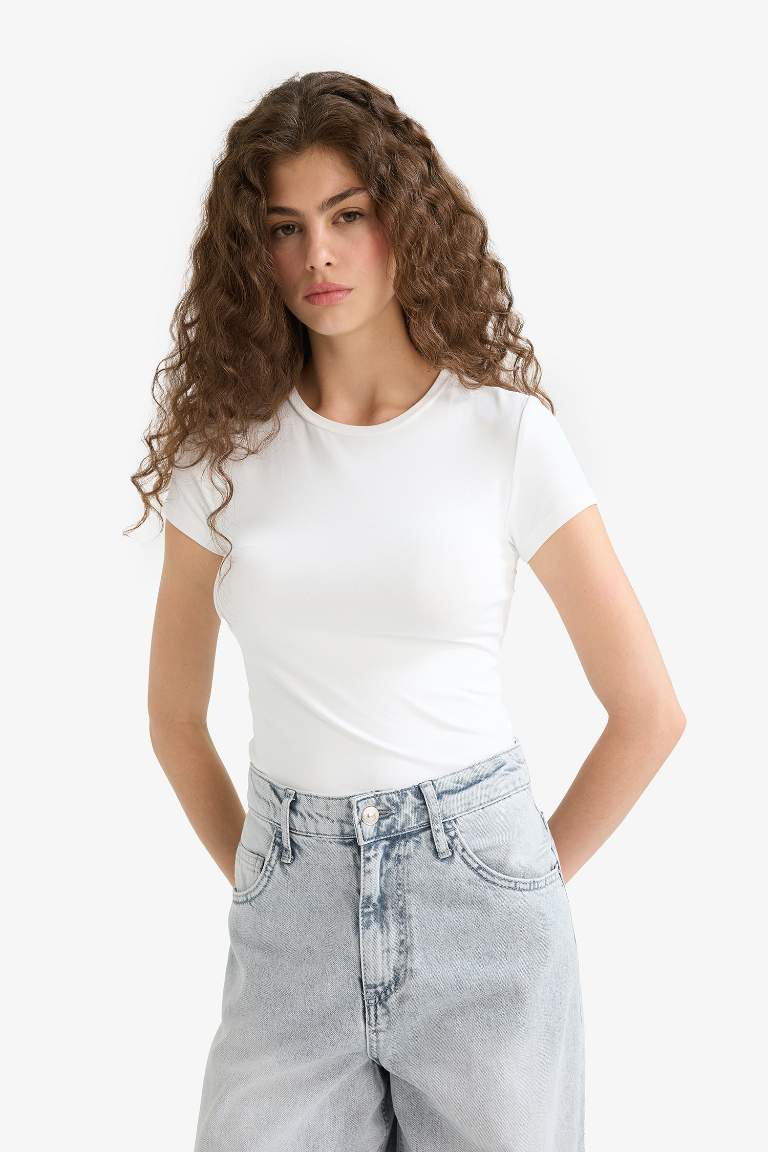 Slim Fit Dar Kesim Bisiklet Yaka Basic Düz Beyaz Kısa Kollu Tişört