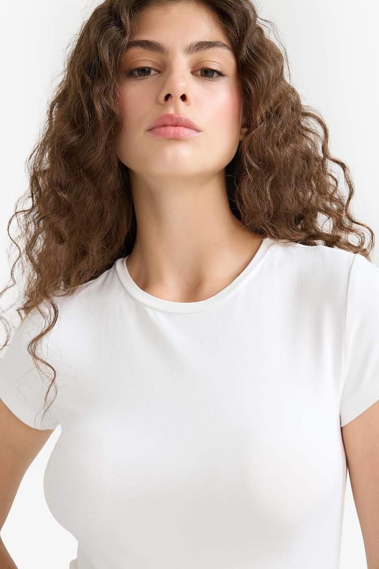 Slim Fit Dar Kesim Bisiklet Yaka Basic Düz Beyaz Kısa Kollu Tişört