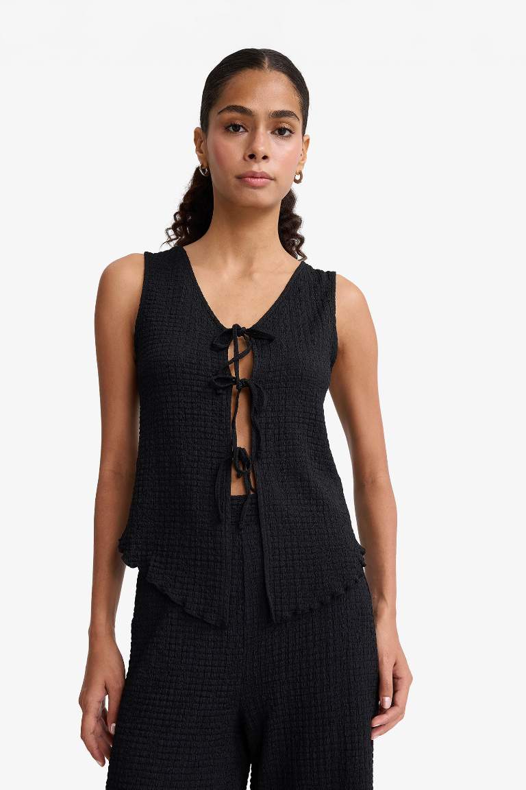 Slim Fit Dar Kesim V Yaka Önden Bağlamalı Bürümcük Kolsuz Bluz