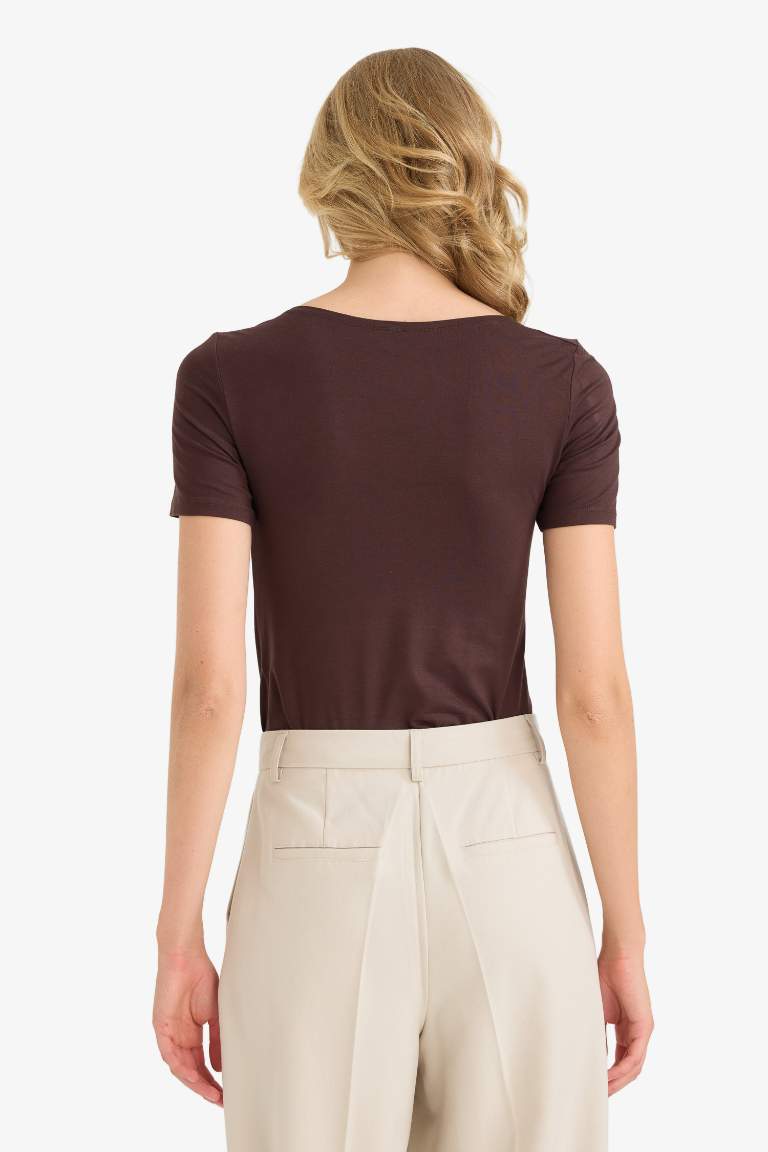 Slim Fit Dar Kesim Kayık Yaka Kısa Kollu Bluz