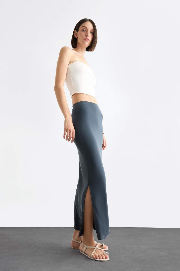 Slim Fit Dar Kesim Yırtmaçlı Midi Etek