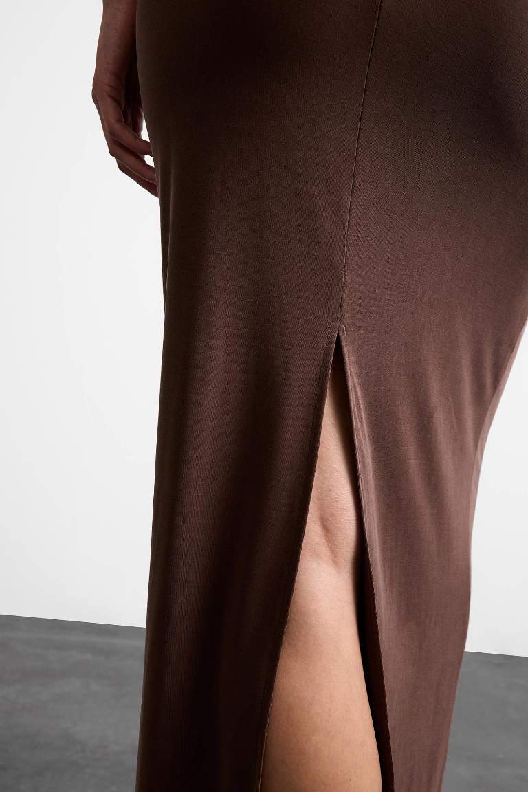 Slim Fit Dar Kesim Yırtmaçlı Midi Etek