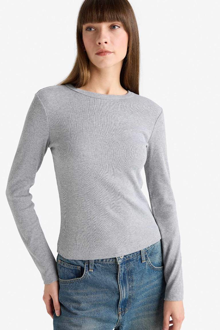 تيشيرت كم طويل سليم فيت مضلع برقبة مستديرة