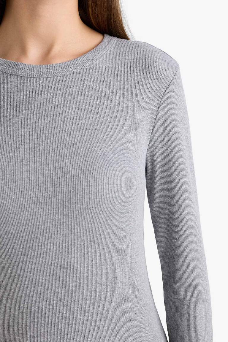 تيشيرت كم طويل سليم فيت مضلع برقبة مستديرة