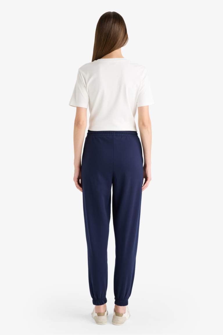 بنطلون جوجر فيت بجيوب قماش خفيف كحلي