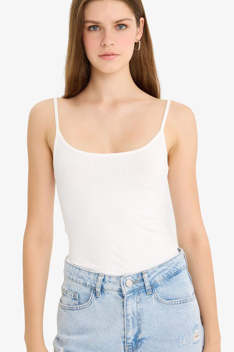 U Collar Tank Top