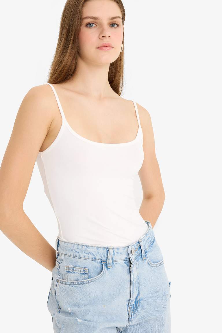 U Collar Tank Top