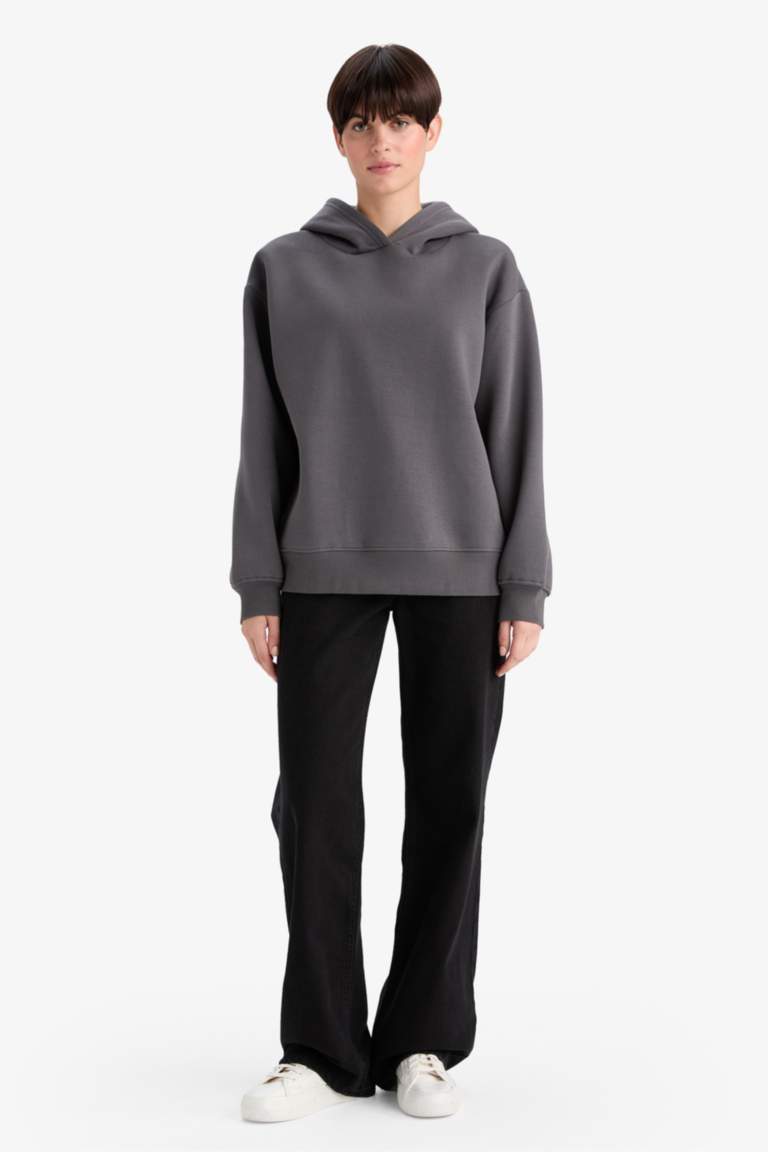 سويت شيرت قصة مريحة