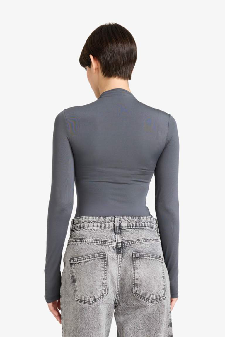 Yarım Balıkçı Yaka Uzun Kollu Çıtçıtlı Body