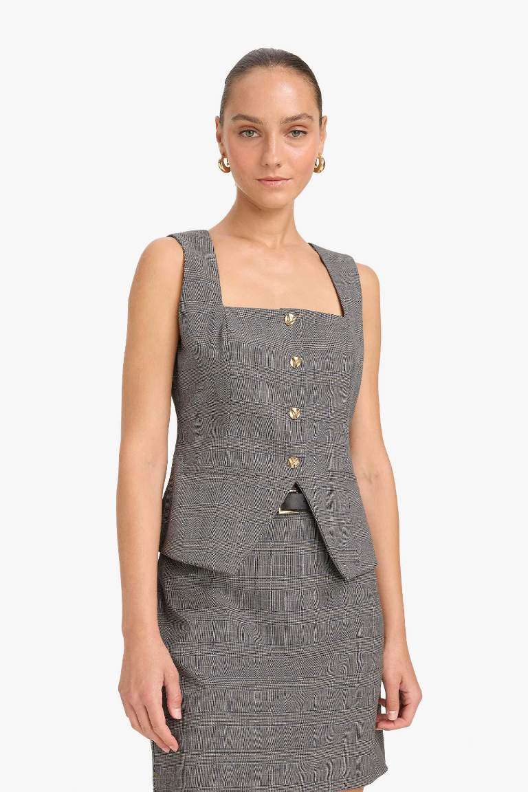 Regular Fit Square Collar Vest