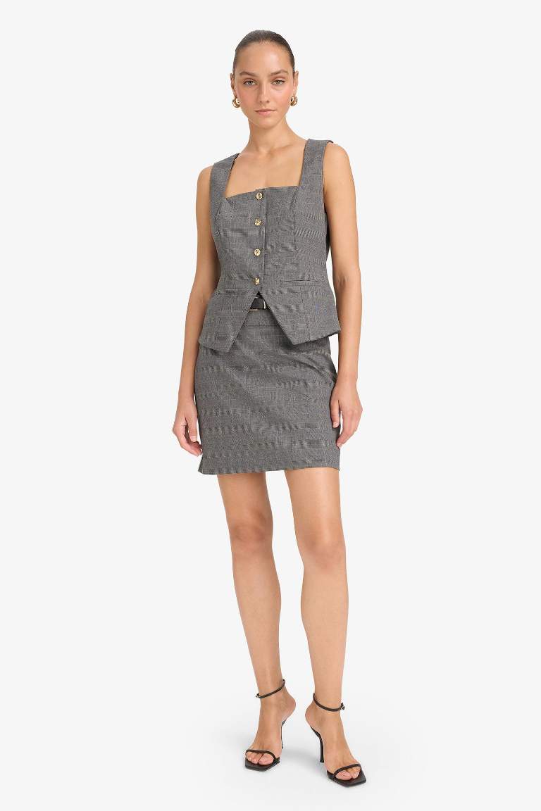 Regular Fit Square Collar Vest