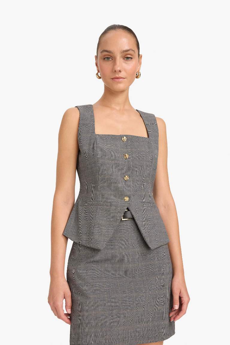 Regular Fit Square Collar Vest