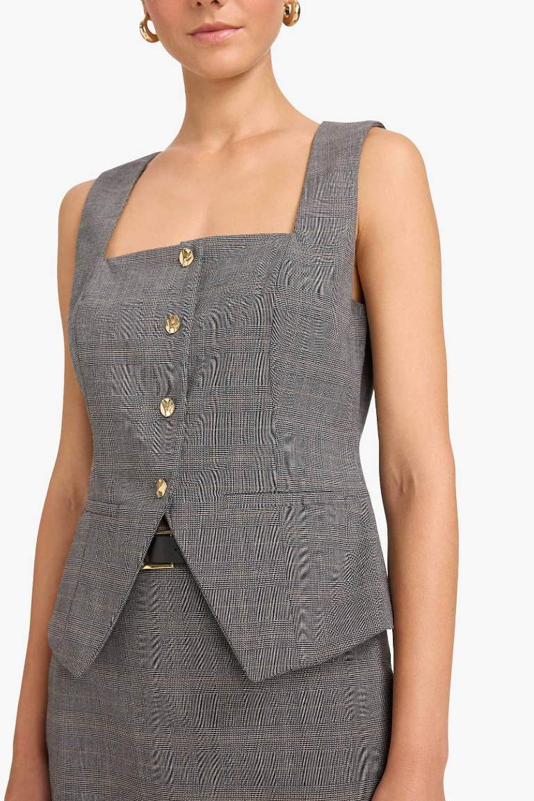 Regular Fit Square Collar Vest