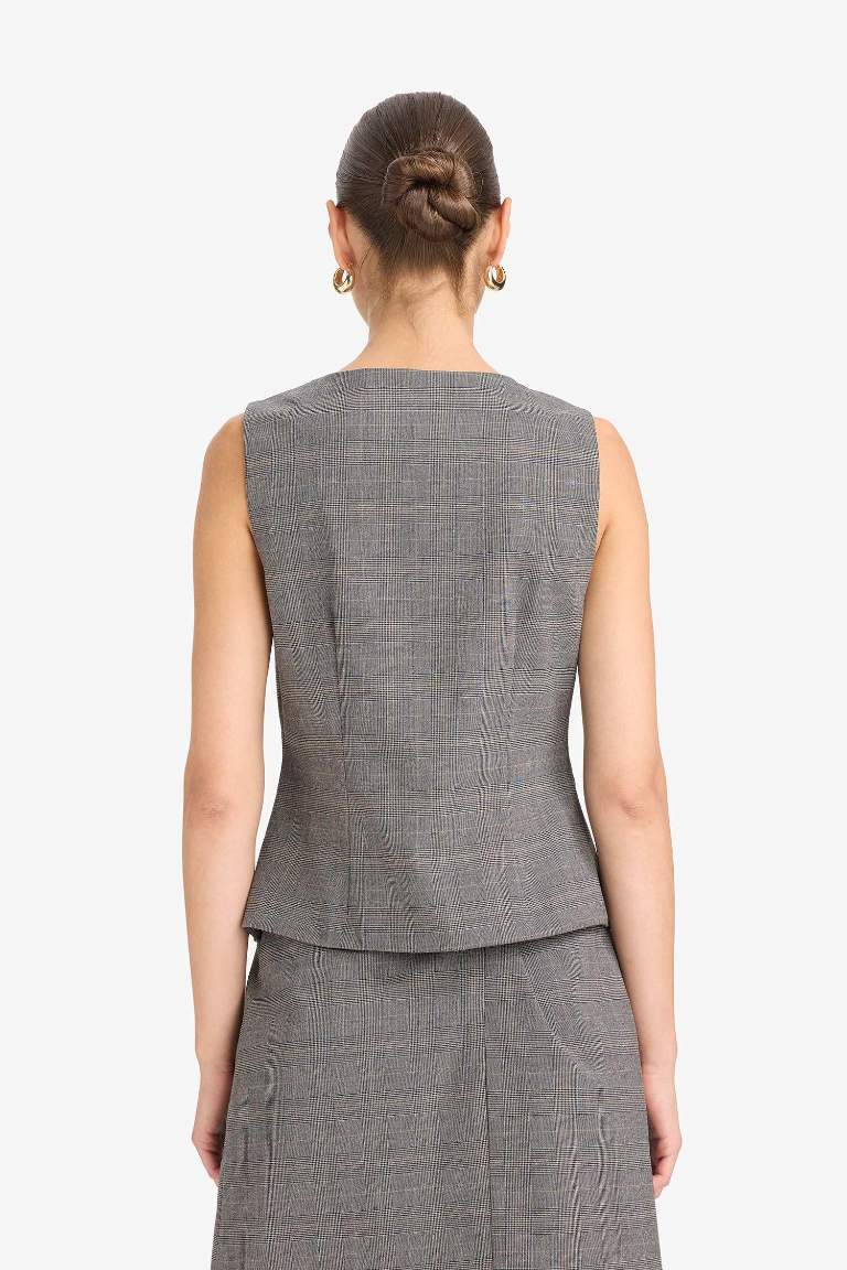 Regular Fit Square Collar Vest
