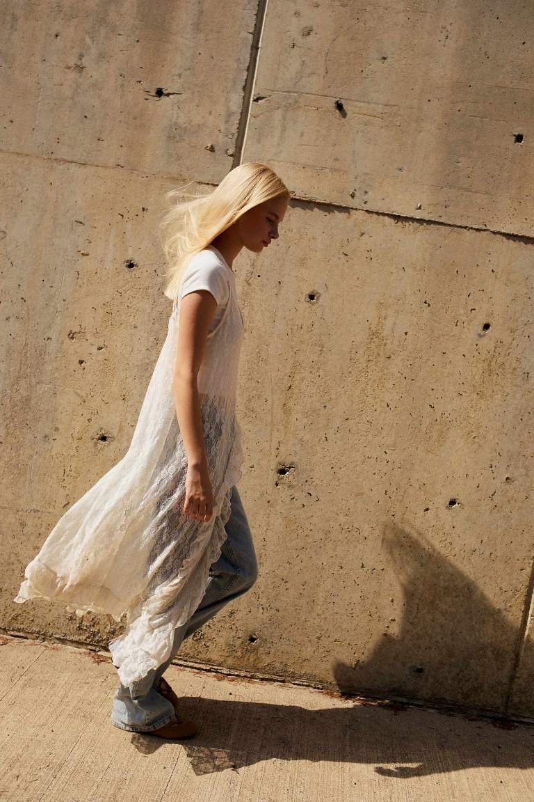 A Cut V-Neck Lace Maxi Dress