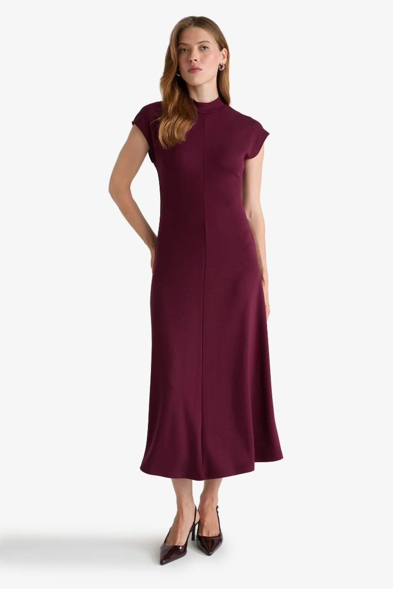 жартылай мойынжейде қысқа жеңді Қысқа жеңді трикотаж көйлек