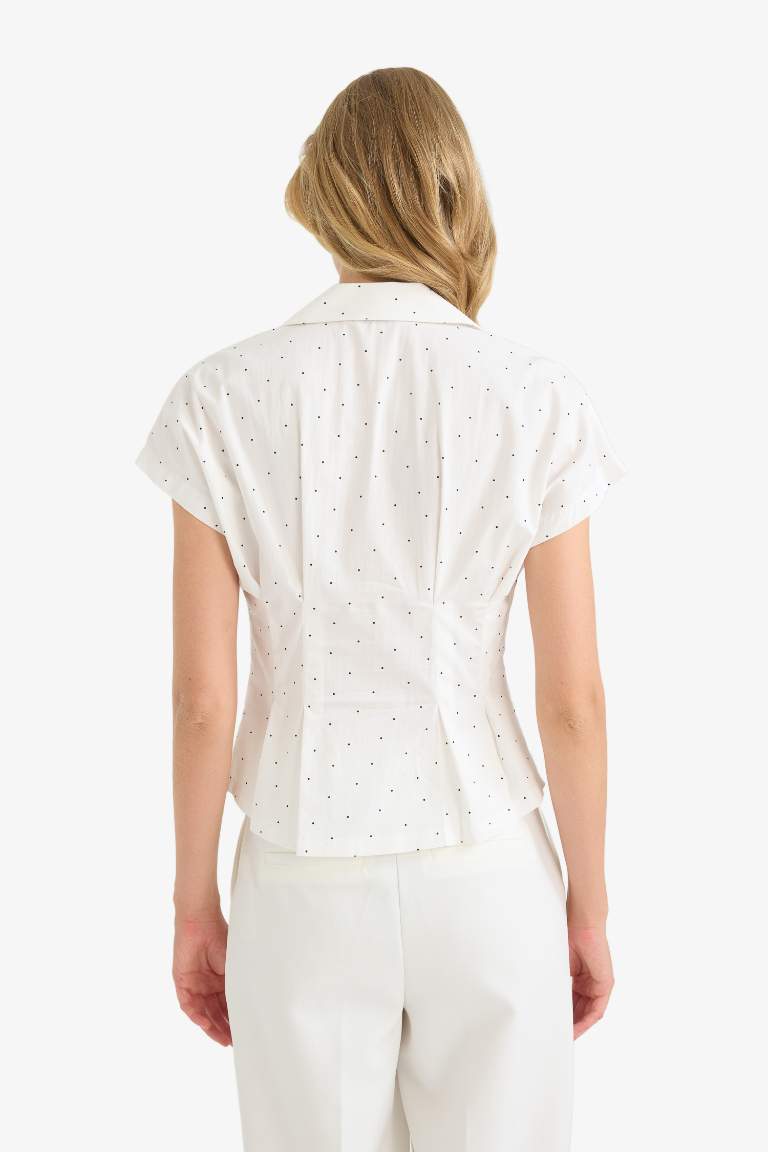 Fitted Ceket Yaka Puantiyeli Poplin Kısa Kollu Gömlek